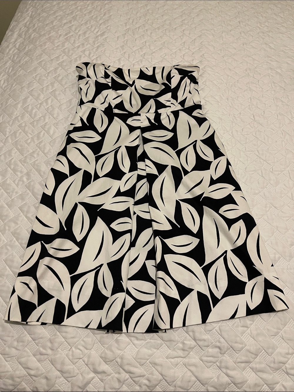 New York & Company Black and White Strapless Leaf-Print Dress